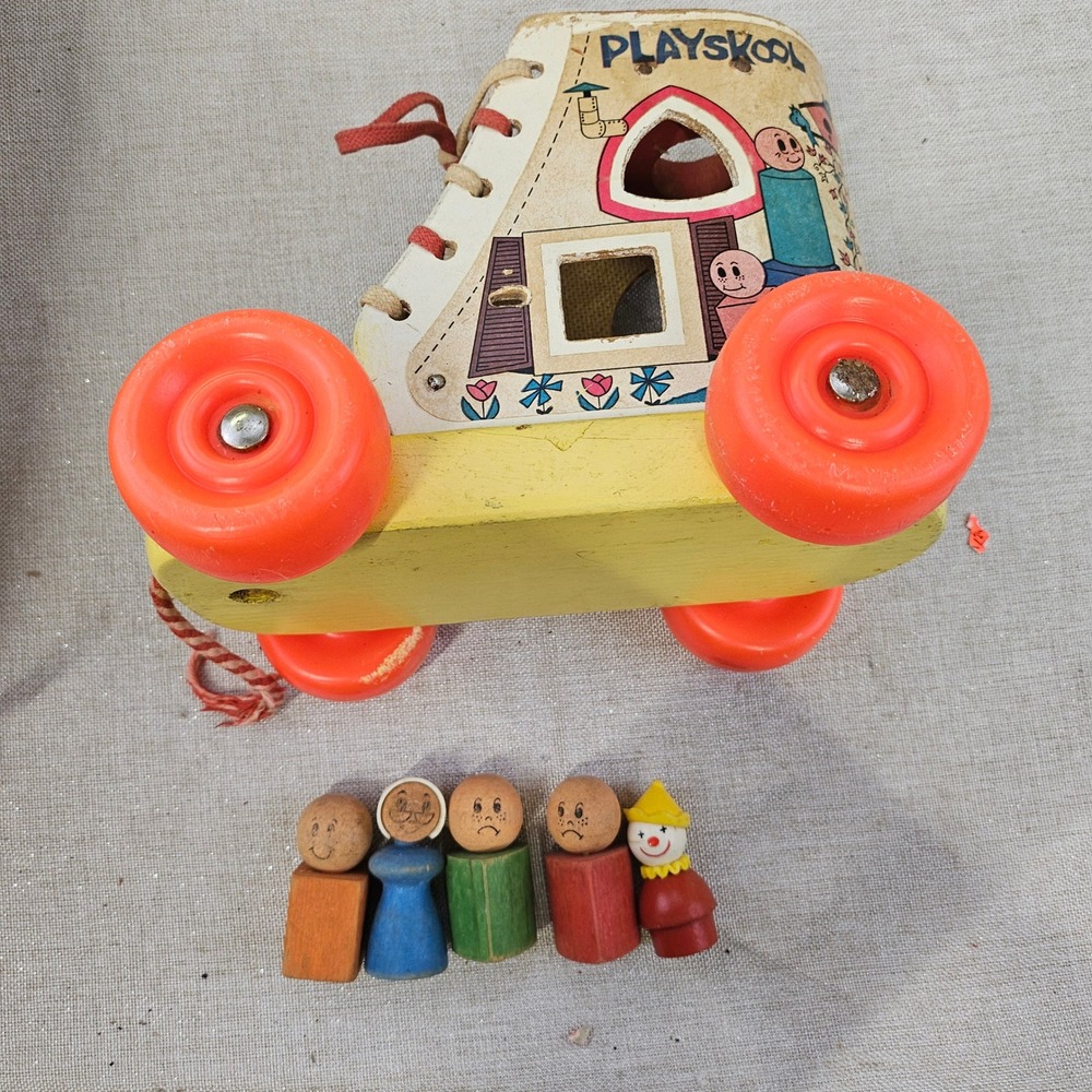Vintage Playskool Wooden Pull Toy Woman Who Lived in a Shoe & 4 Peg People‎